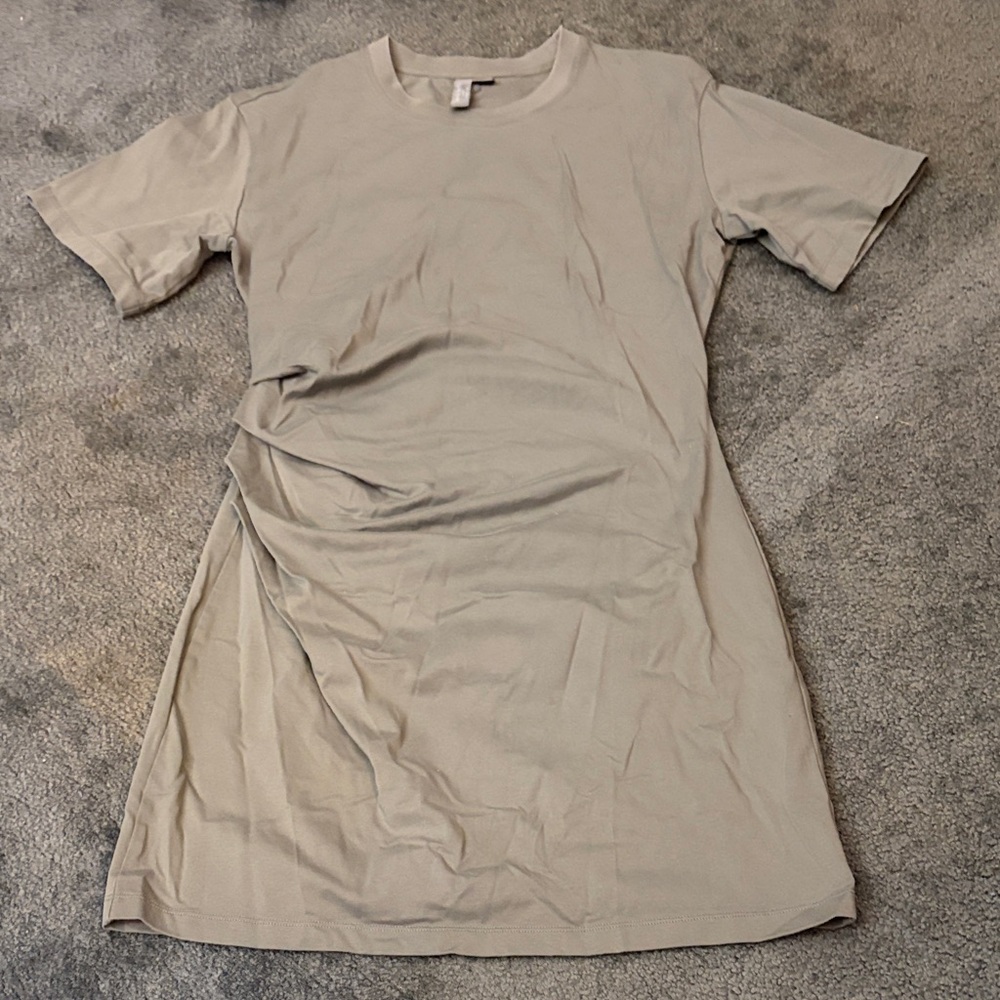 Sweaty Betty Short Sleeve Mini Dress in Light Taupe